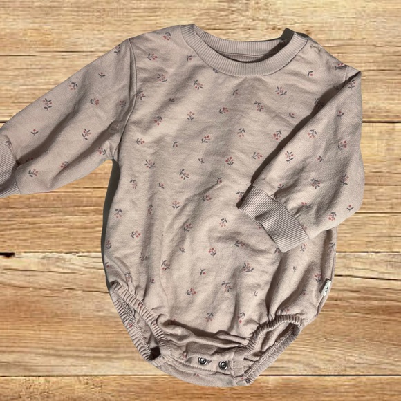 Bundle! Baby girls clothes size 12m! Excellent condition - Picture 4 of 5